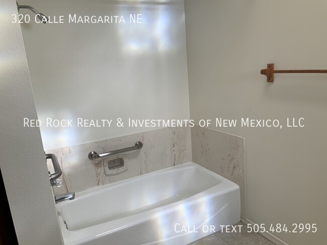 Building Photo - Single story 3BR/2BTH in Los Lunas!