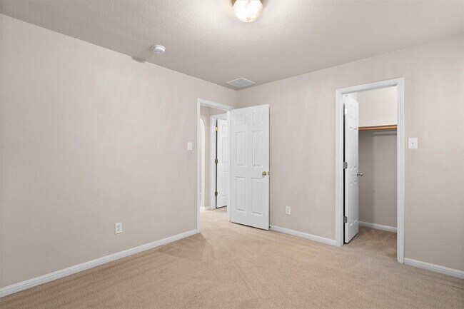 Building Photo - 1322 Tumbling River Dr