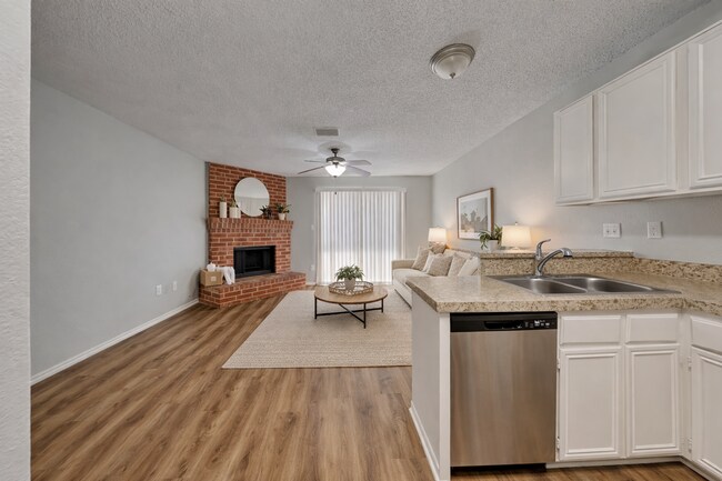 Building Photo - Charming 3 Bed Home for Rent in Dallas | Vaulted Ceilings | 2-Car Garage