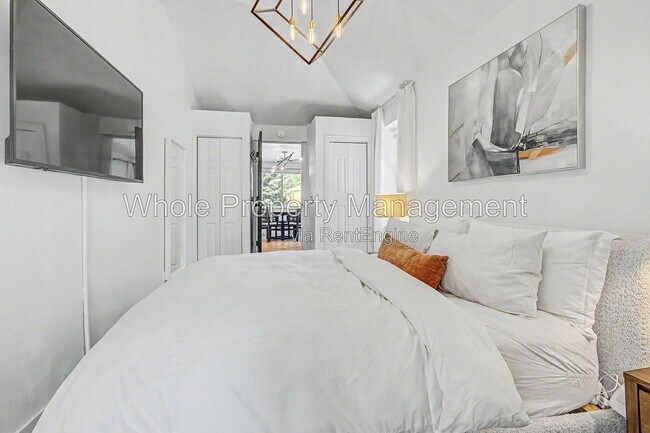 Building Photo - 3038 Sheridan Blvd