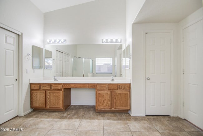 Building Photo - 2586 W Bartlett Way