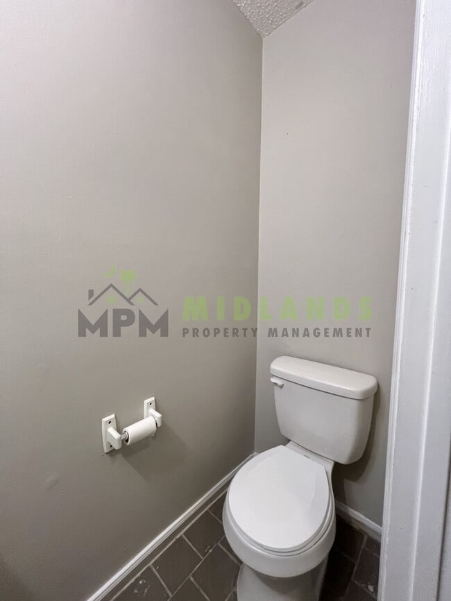 Building Photo - 204 S Cromwell St