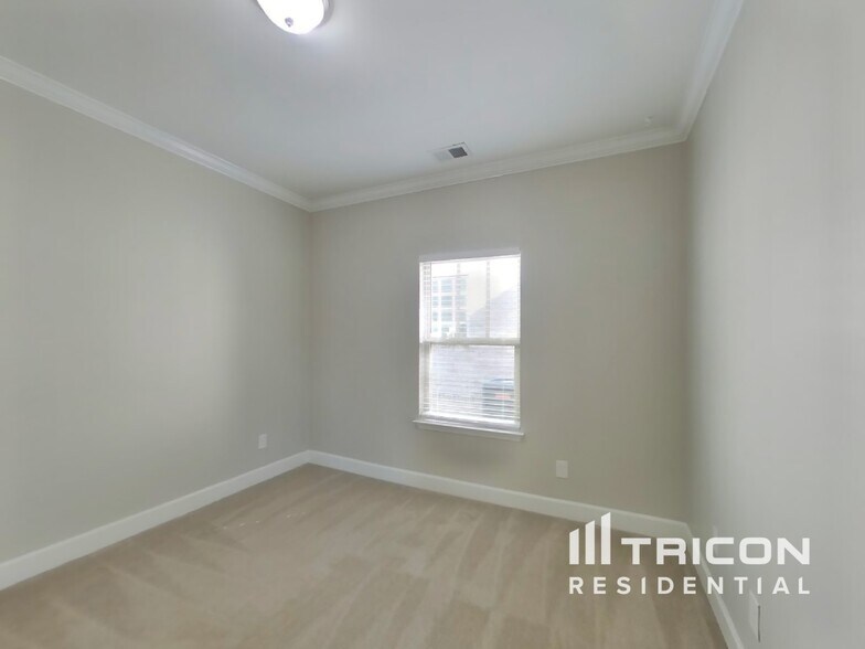 Building Photo - 508 Pleasant St