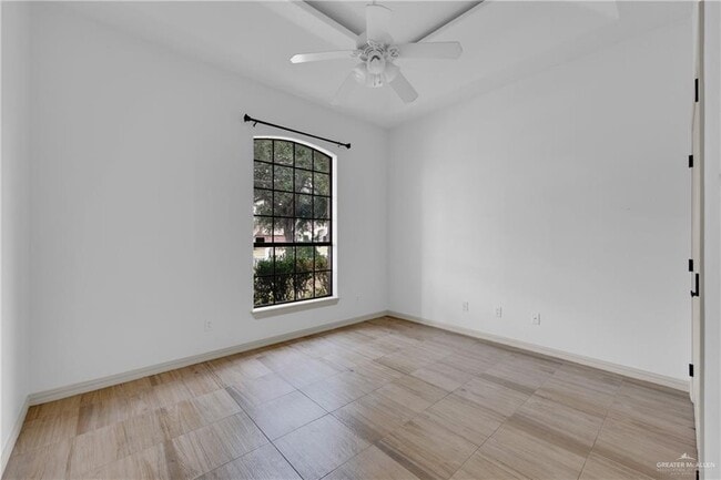 Building Photo - 22 Midlands Cir