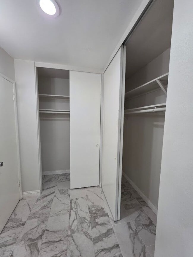 Building Photo - SPACIOUS 4BD/2BA WITH GARAGE, LAUNDRY AND ...