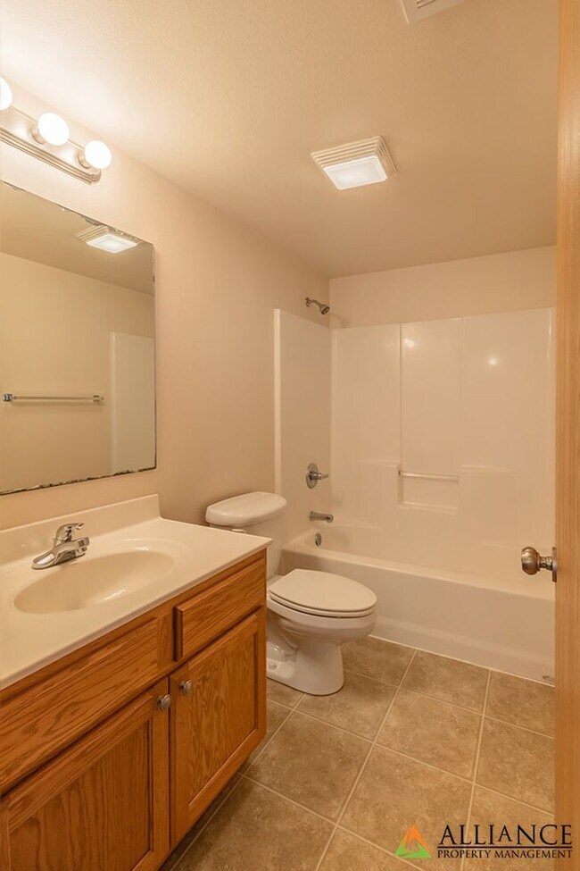 Building Photo - Vattier St. 928-30