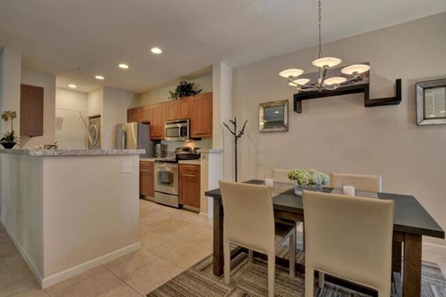 Building Photo - 2-Bedroom Condo in Prime Sunnyvale Locatio...