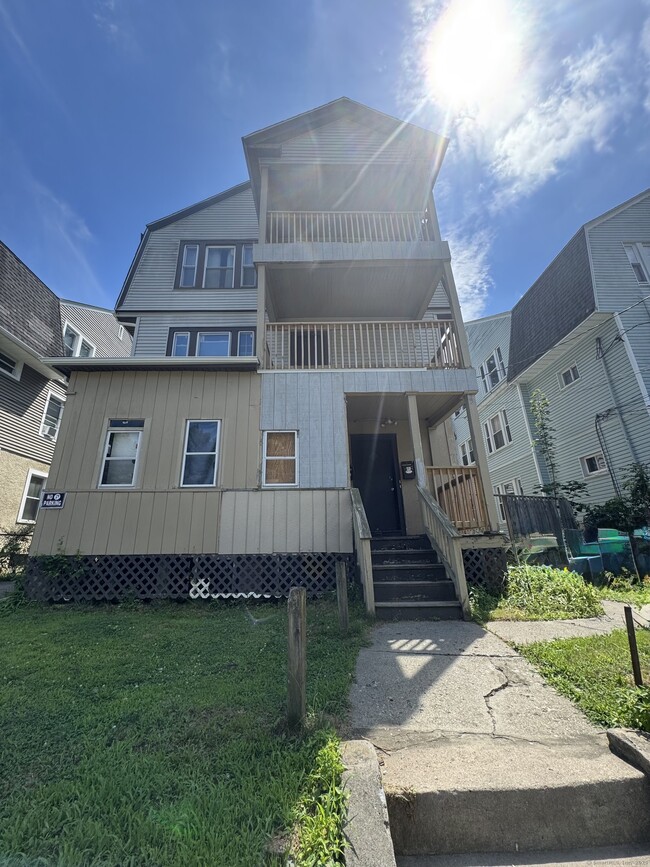 Primary Photo - 494 Edgewood St