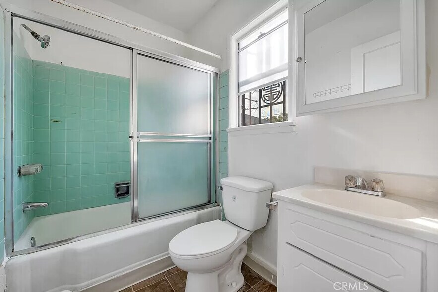 Building Photo - 648 W 41st Dr