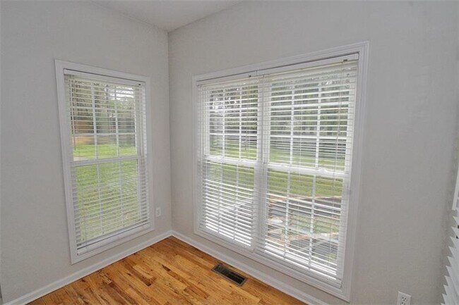 Building Photo - 2210 Orchard Park Cir NW