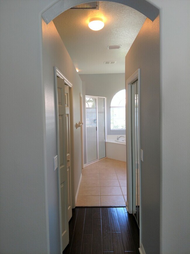 Building Photo - Annual Rental: Luxurious 4 Bedroom 3 bath POOL home in Woodlands of Rivendell! Just Blocks form P...