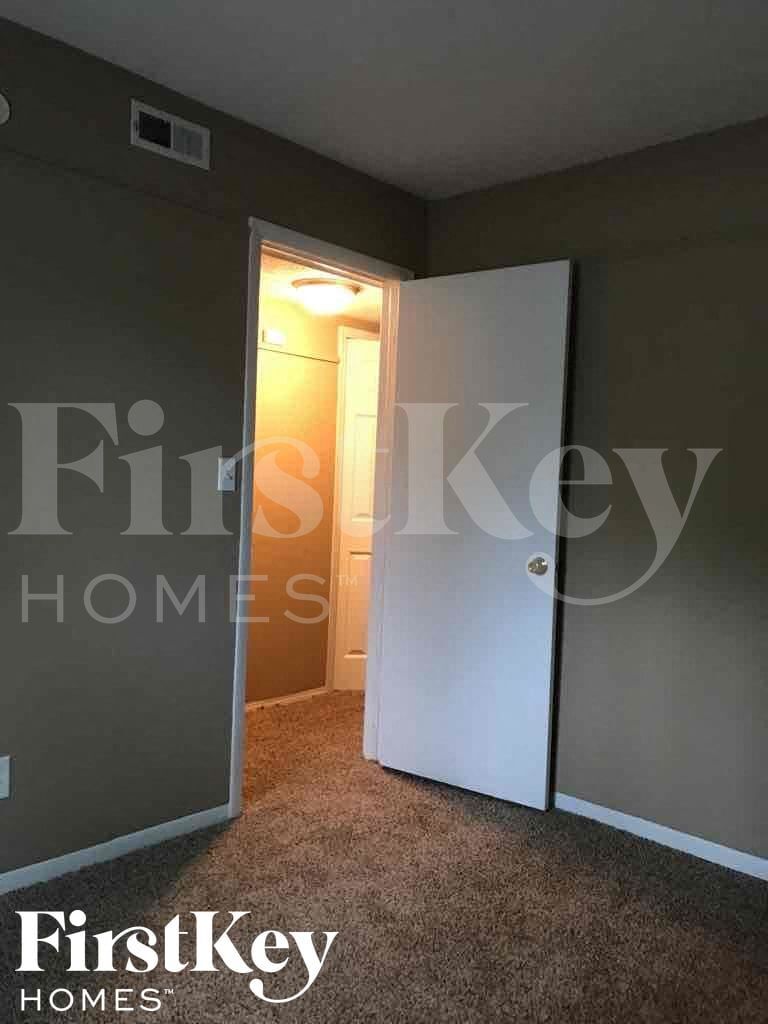 Building Photo - 6111 Dry Den Ct