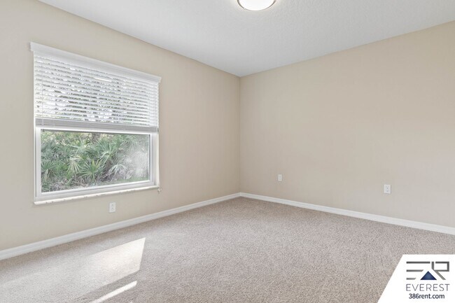 Building Photo - FULLY FENCED, LIKE NEW 4/3/2 ON A QUIET CUL-DE-SAC