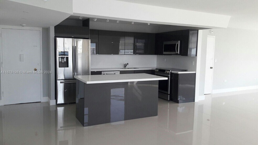 Building Photo - 11 Island Ave