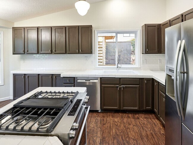 Building Photo - 3 bed, 2 bath single-level home in South Salem