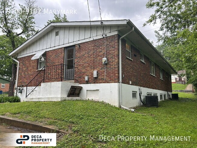 Building Photo - 9100-9102 Marymark-