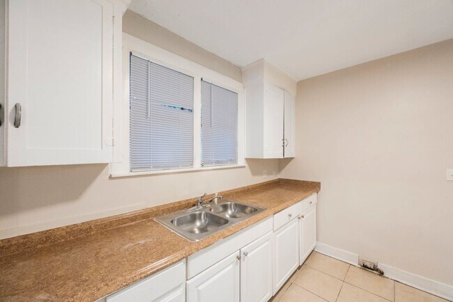 Building Photo - REDUCED  $25 App Fee  3bdrm/1bath home with large yard ** Section 8 OK *** $1795.00** Move in by ...