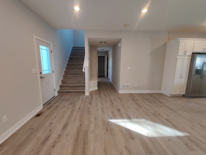 Building Photo - 2768 Clover Ridge Dr