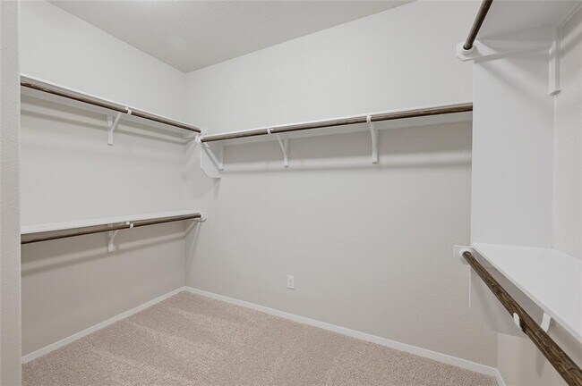 Building Photo - 215 Desperado Dr