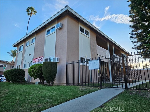 Primary Photo - 1381 Burwood St