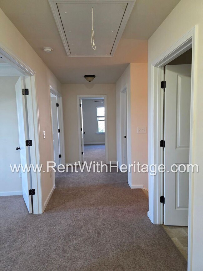 Building Photo - ABSOLUTELY BEAUTIFUL 5 BEDROOM/ 4.5 BATH HOME YOU DONT WANT TO MISS.
