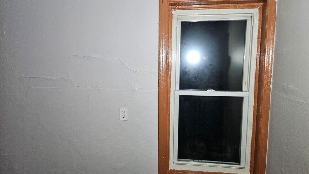Building Photo - 348 Taylor Terrace