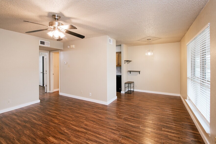 Building Photo - 115 Bernard St