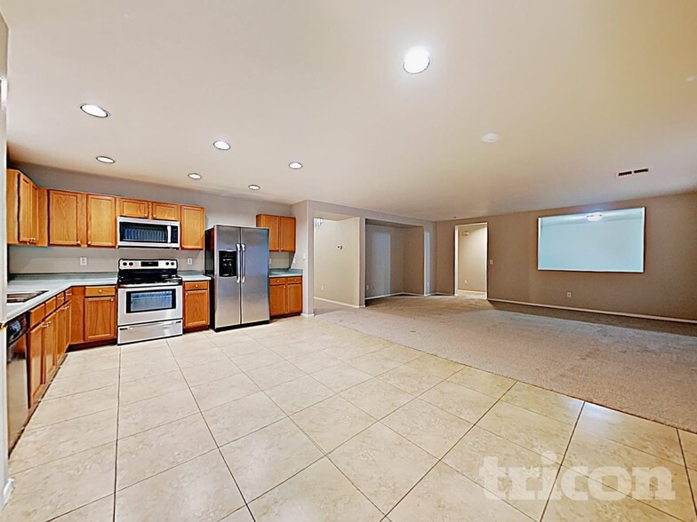 Building Photo - 25685 W Pleasant Ln