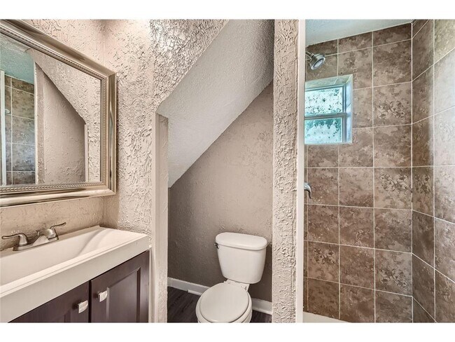 Building Photo - 911 Sims Ave