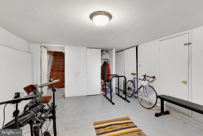 Building Photo - 2010 E York St