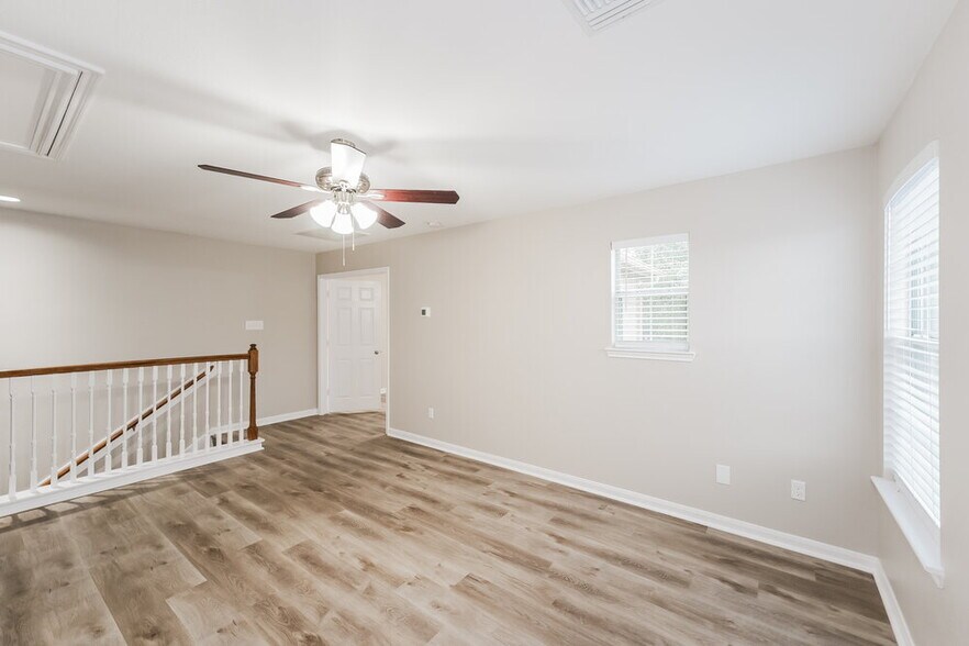 Building Photo - 20727 Dickinson Manor Ln