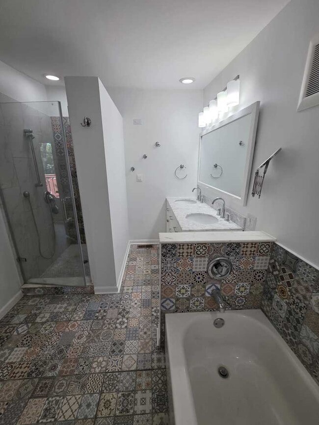 Building Photo - 20831 Maple Ct
