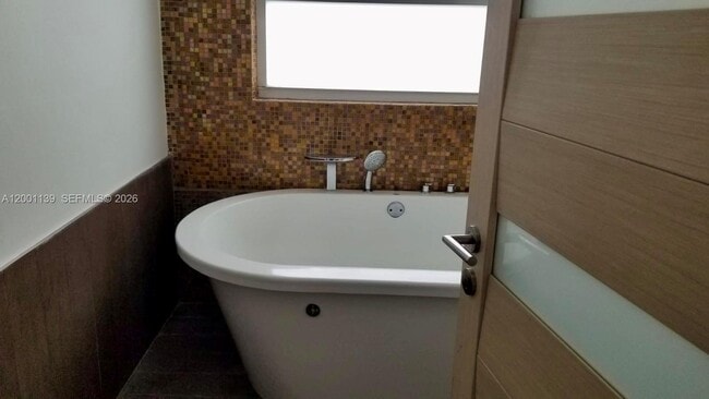 Building Photo - 625 93rd St