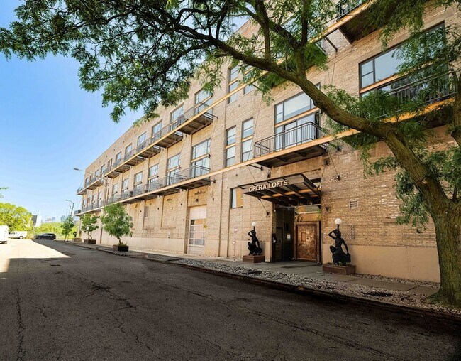 Building Photo - 2545 S Dearborn St