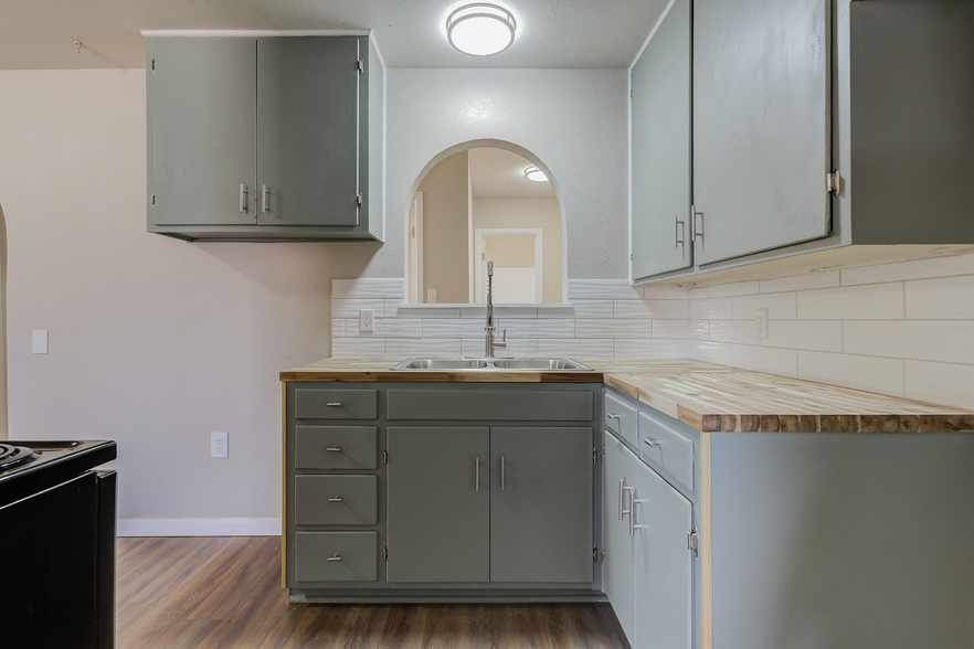 Building Photo - 2203 E 29th St