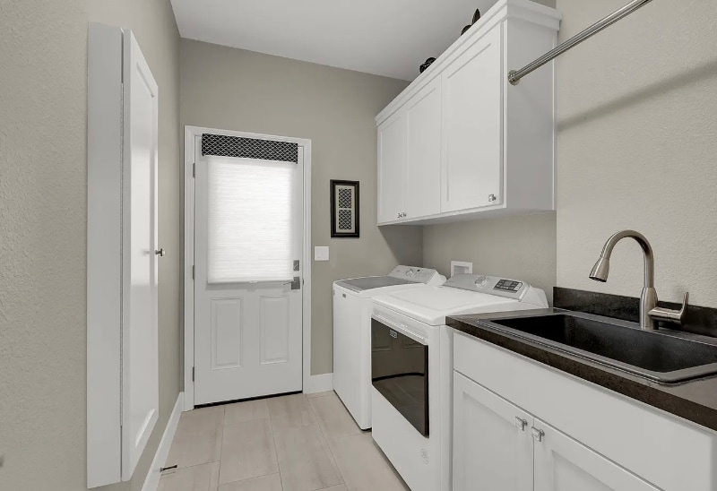 Building Photo - 2060 Lakeland Way