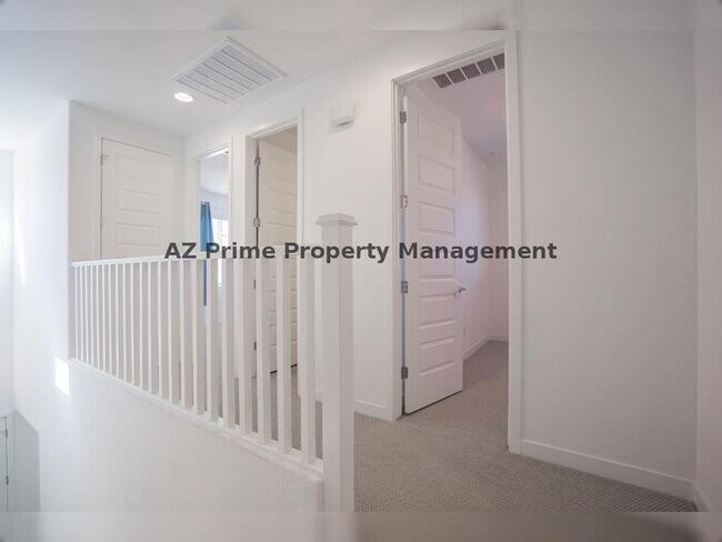 Building Photo - 3719 S 63rd Dr