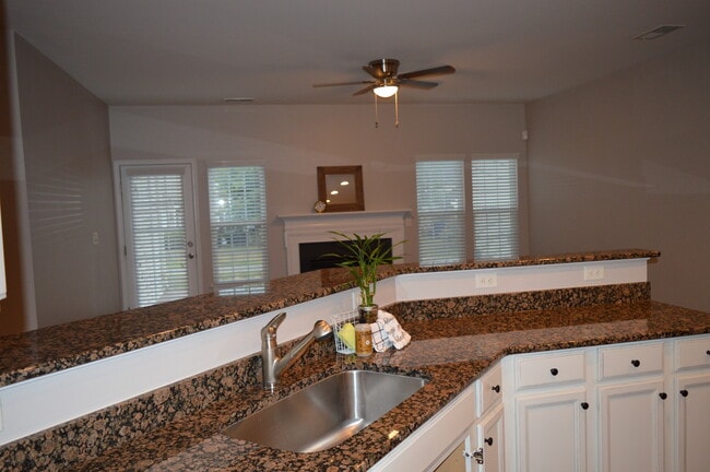 Building Photo - 15609 Troubadour Ln