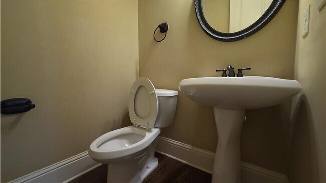 Building Photo - 3361 Lake McGinnis Dr