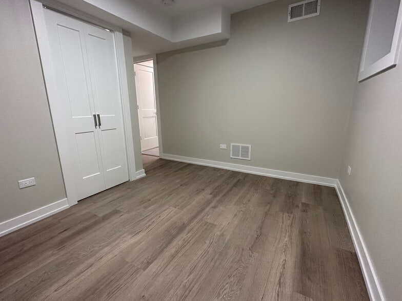 Building Photo - 1328 N Maplewood Ave