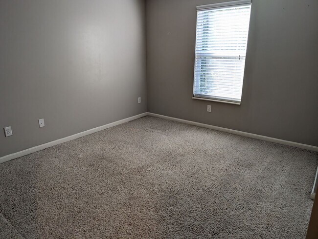 Building Photo - AVAILABLE NOW! Luxurious and Modern 3-4 Be...