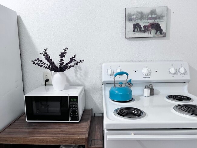 Building Photo - Rocky Court