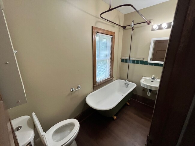 Building Photo - Single Family Home located south of Como P...
