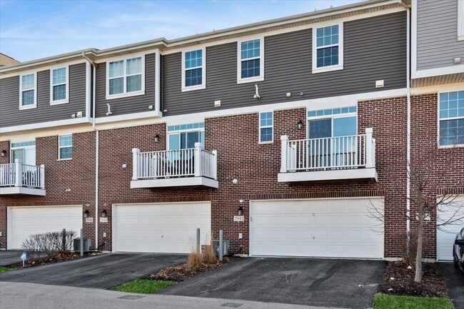 Building Photo - 2942 Madison Dr