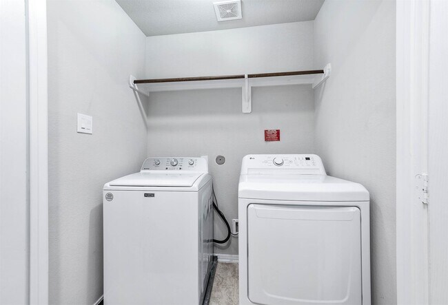 Building Photo - 532 N 6th St