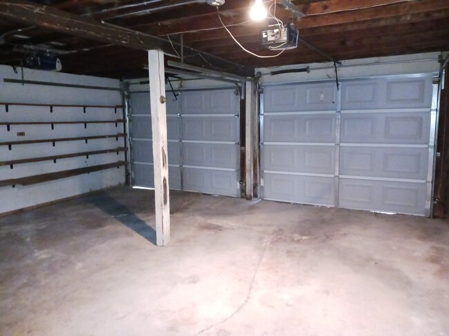 Garage - 7748 Newland Ave