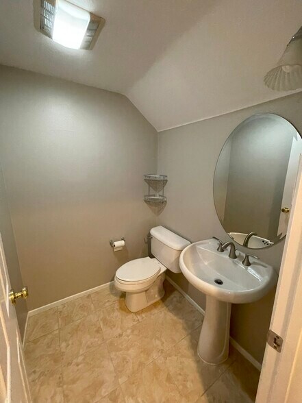 Building Photo - 414 Timberwood
