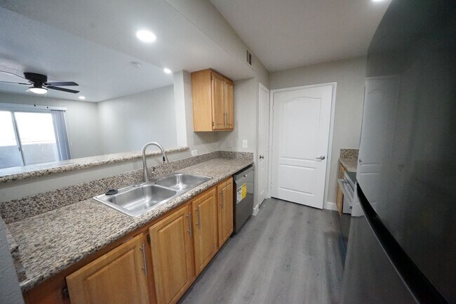 Building Photo - SHOWINGS AVAILABLE NOW