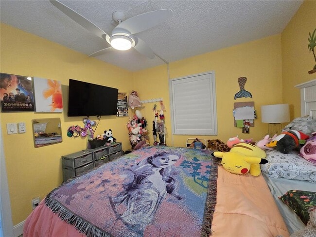 Building Photo - 19505 Quesada Ave