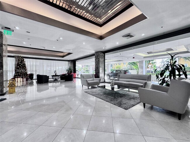 Building Photo - 8877 Collins Ave